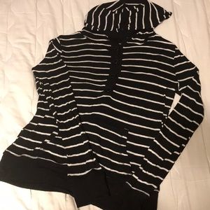 Botton up hooded women’s top